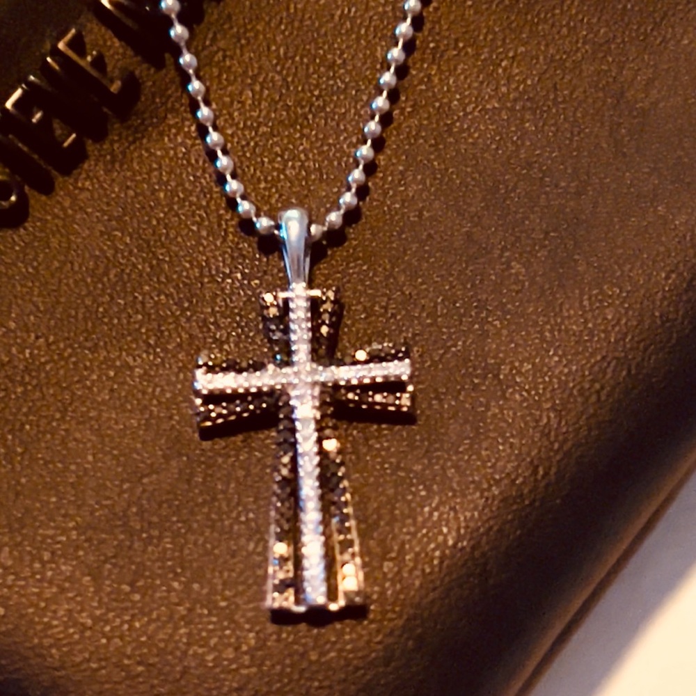 Sold Bloomingdale's solid 14k gold cross pendant natural black n white diamonds